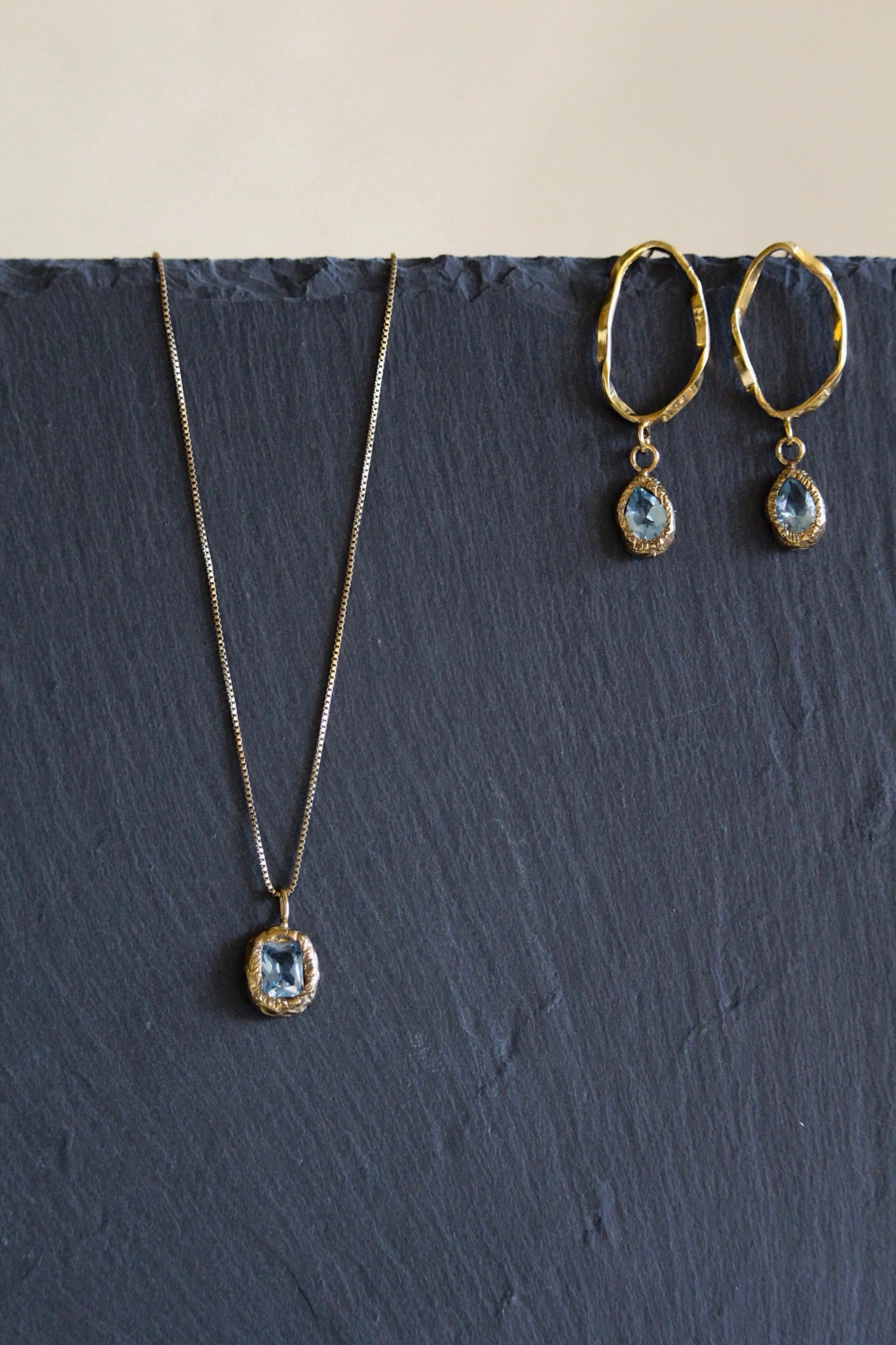 Conjunto Aros Mera + Collar Gaia