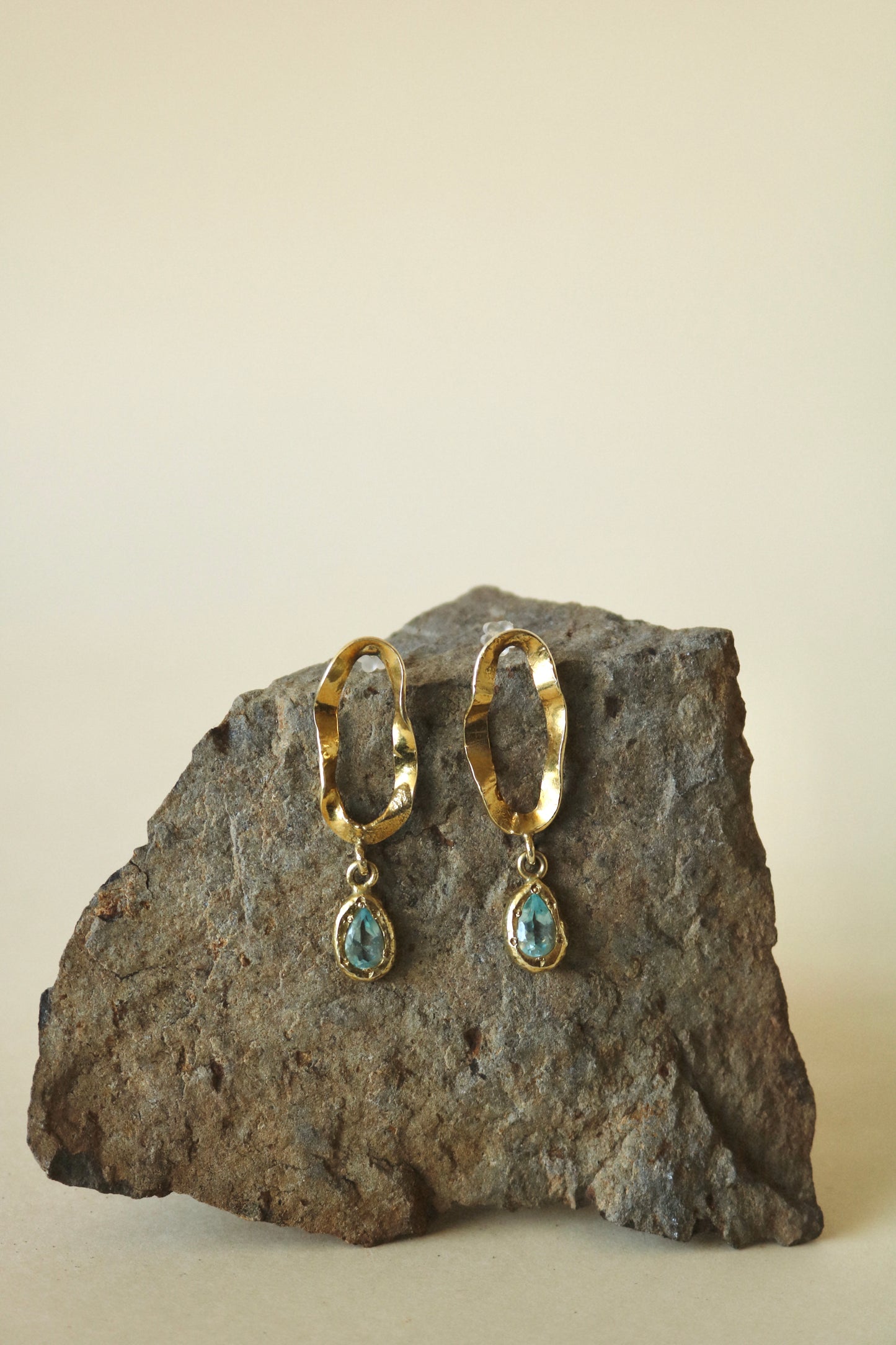 Conjunto Aros Mera + Collar Gaia