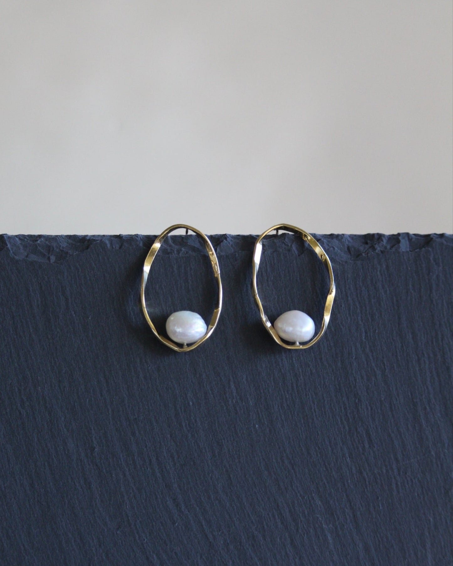 Aros movimiento perlas oro