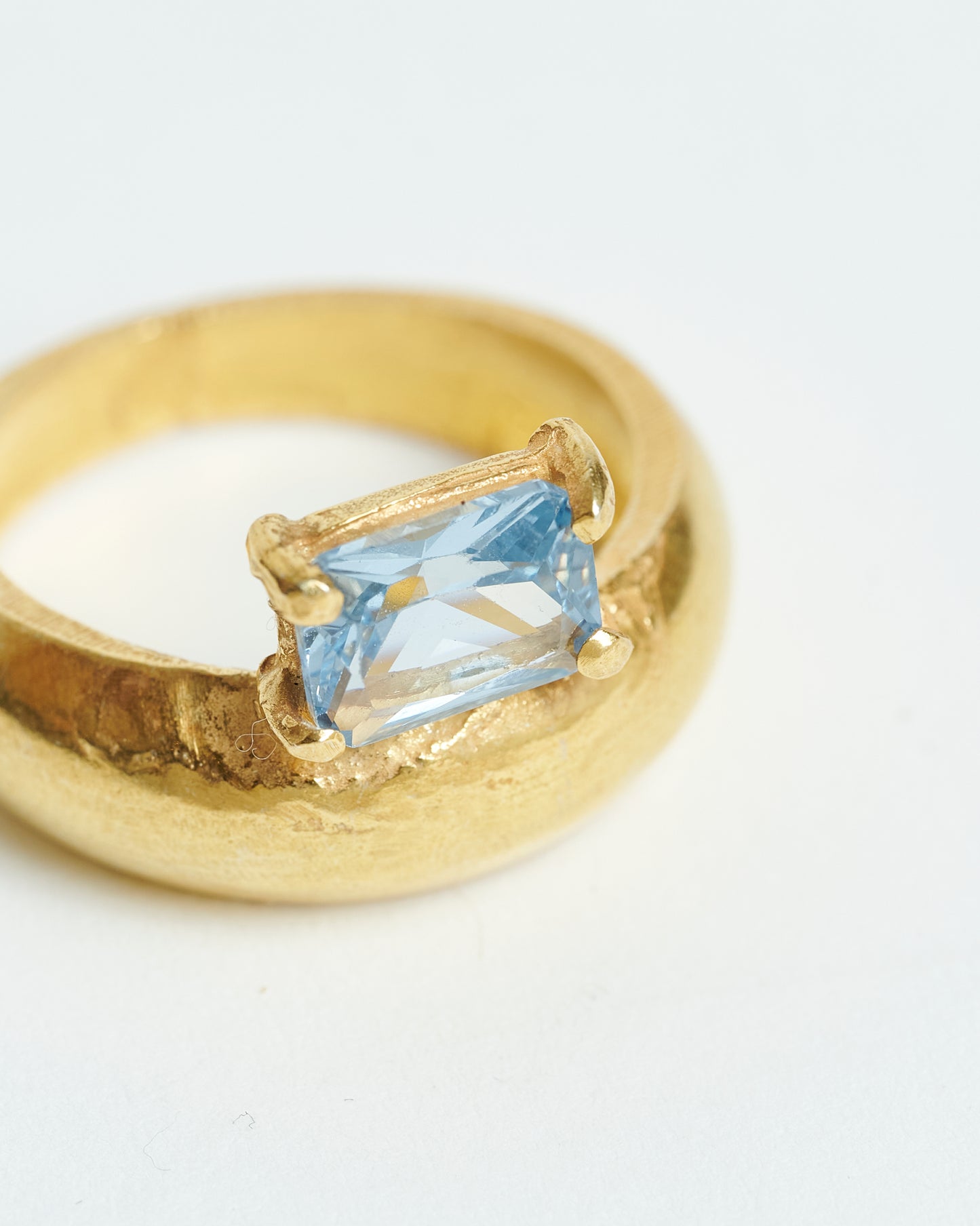 Anillo delirio enchapado