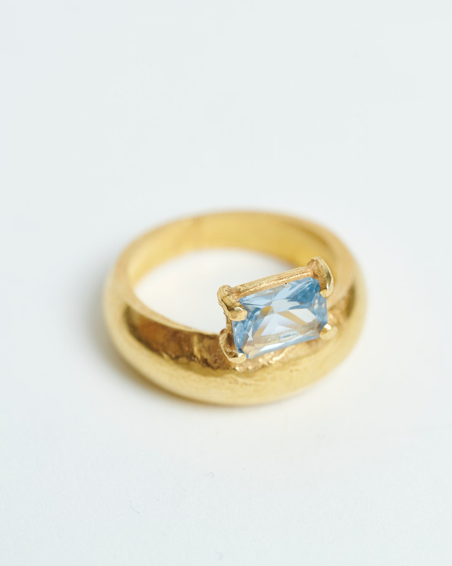 Anillo delirio enchapado