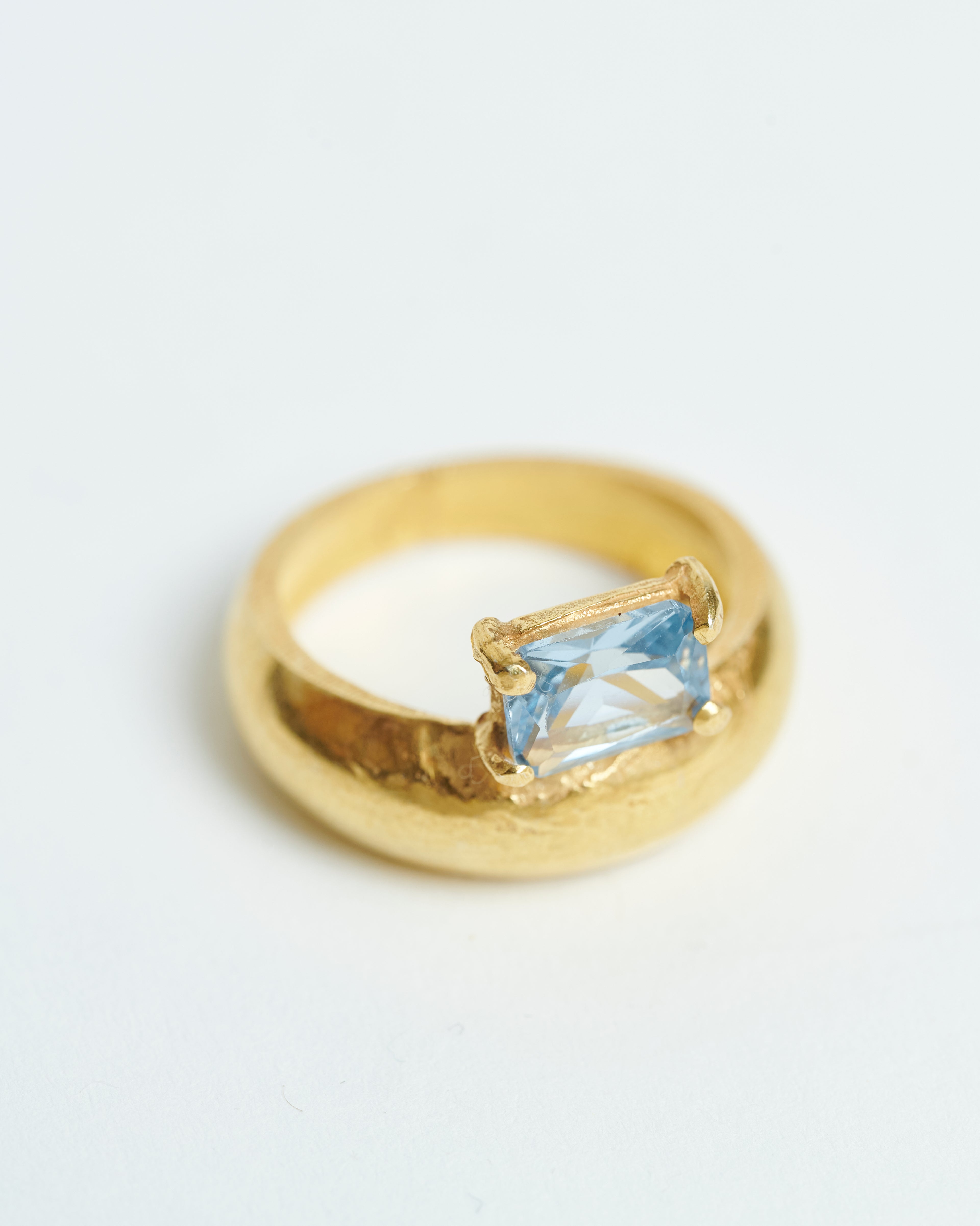 Anillo delirio enchapado