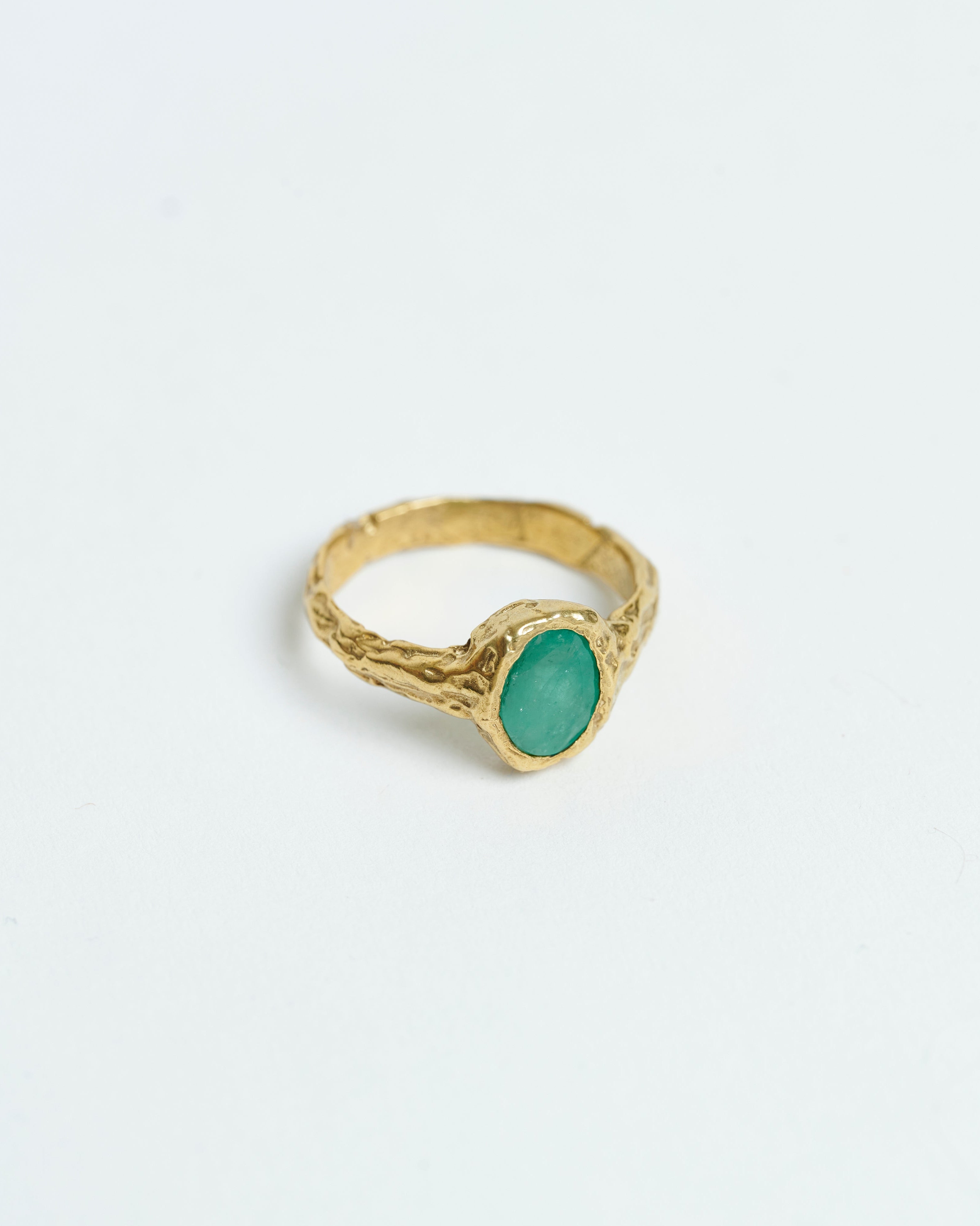 Anillo esmeralda solitario