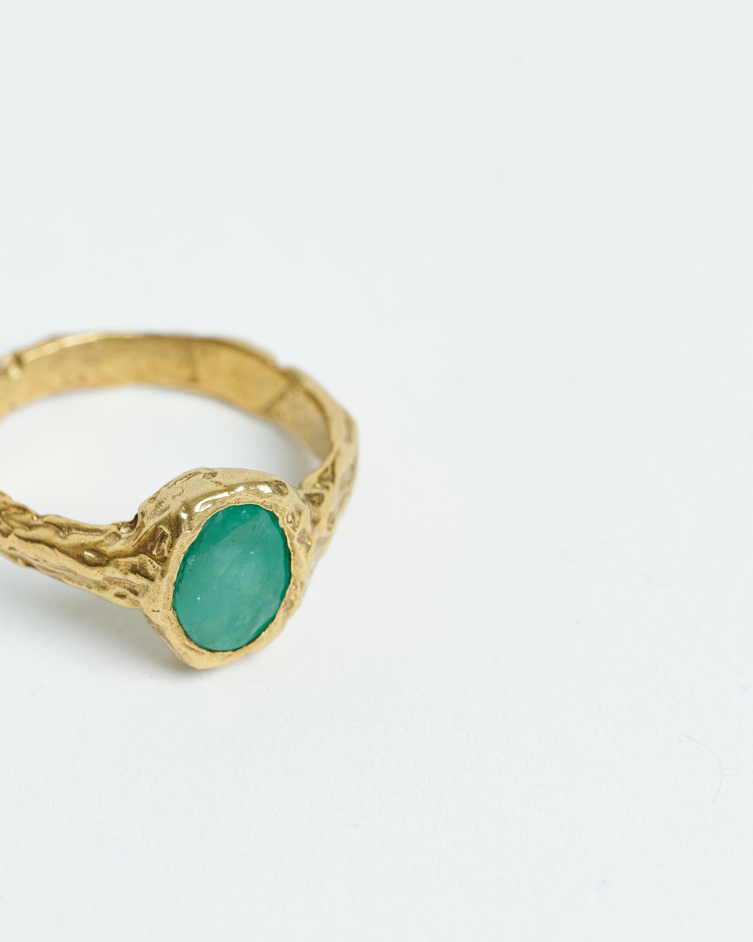 Anillo esmeralda solitario