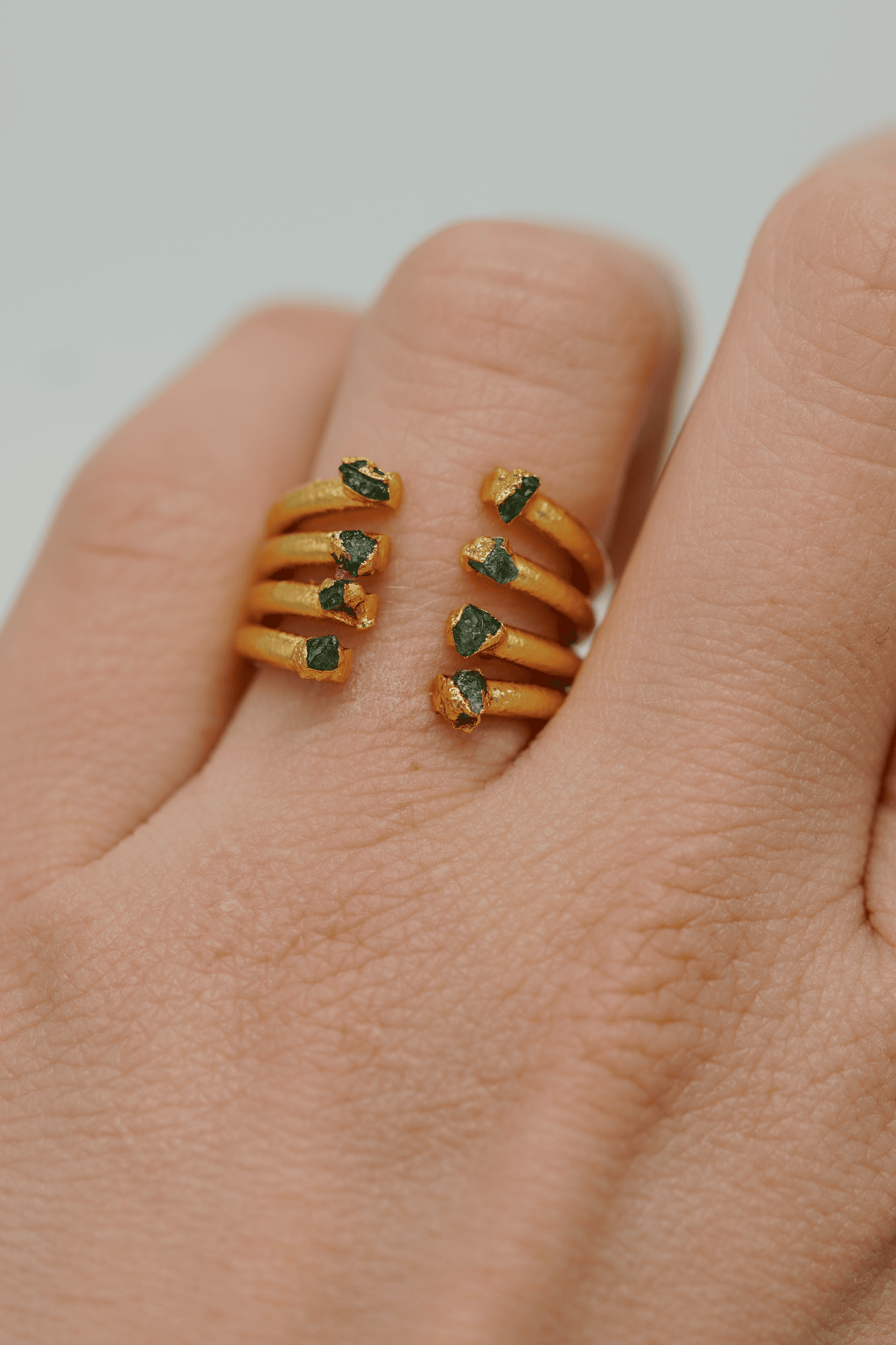 Anillo Raíz - esmeralda