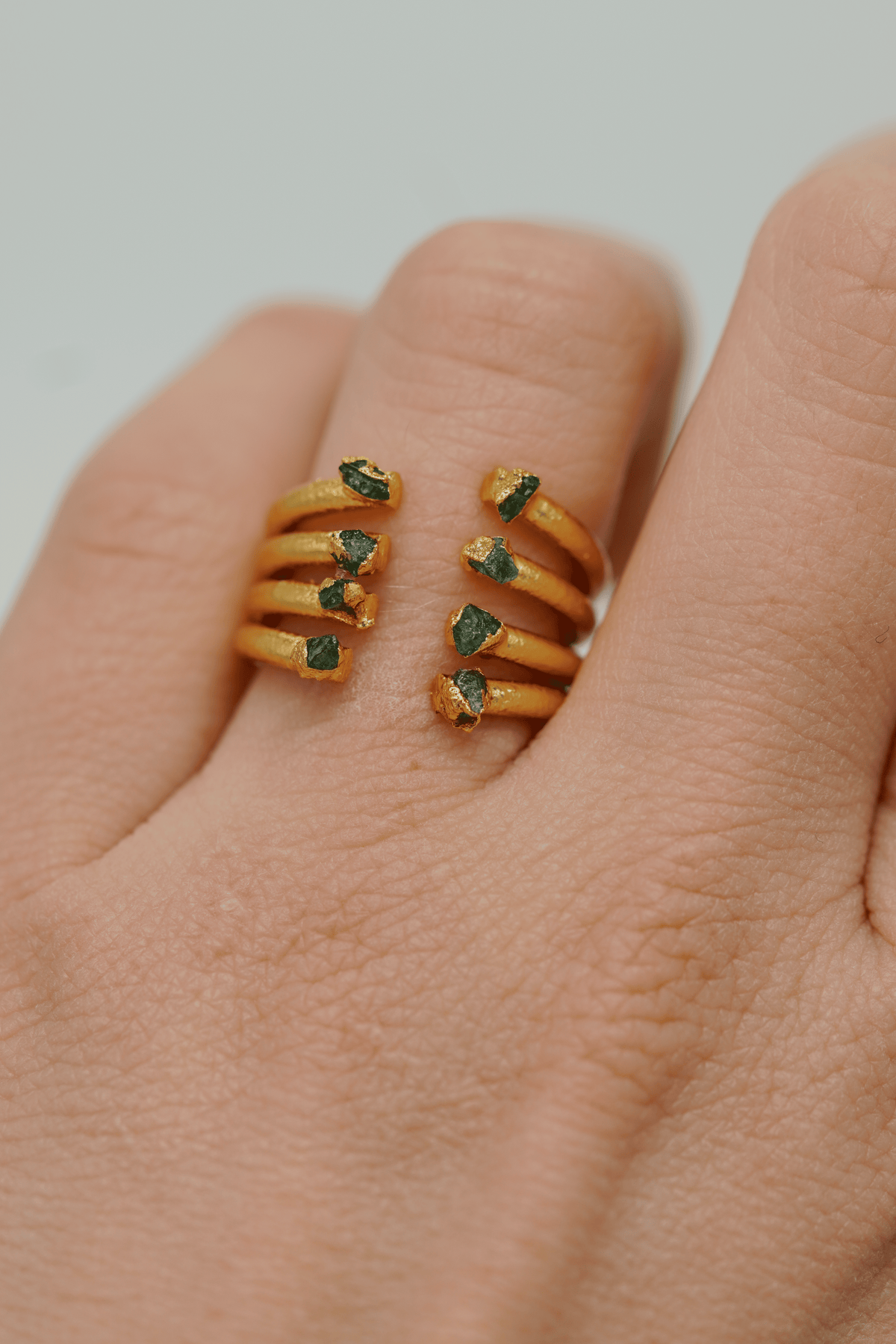 Anillo Raíz - esmeralda