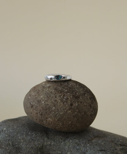 Anillo dos piedras