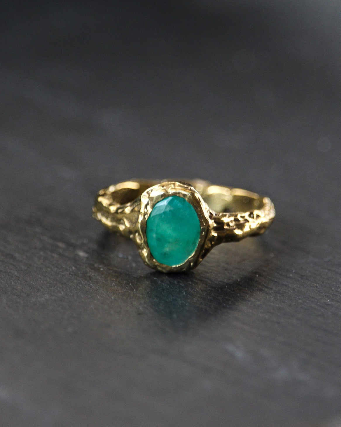 Anillo esmeralda solitario